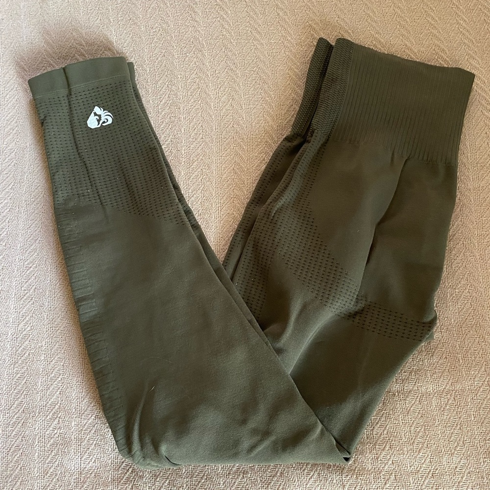 Women’s Best Leggings in Olive/Army Green